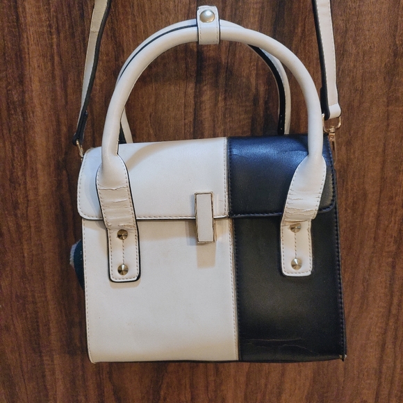 White and black spacious bag - Picture 12 of 16